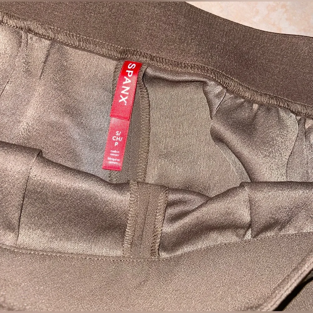 SPANX High Waist Pleated Shorts - Brown